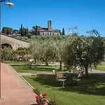 With Views Of Towers Appartement